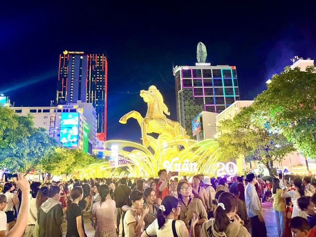 Cả nước ước đón và phục vụ 14 triệu lượt khách du lịch trong kỳ nghỉ Tết Nguyên đán Bính Ngọ - Ảnh 2.