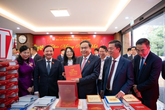 Giới thiệu Bộ sách Luật được thông qua tại Kỳ họp thứ 10, Quốc hội khoá XV - Ảnh 2. Giới thiệu Bộ sách Luật được thông qua tại Kỳ họp thứ 10, Quốc hội khoá XV - Ảnh 2.