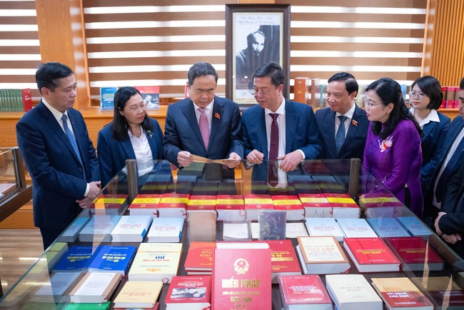 Giới thiệu Bộ sách Luật được thông qua tại Kỳ họp thứ 10, Quốc hội khoá XV - Ảnh 1. Giới thiệu Bộ sách Luật được thông qua tại Kỳ họp thứ 10, Quốc hội khoá XV - Ảnh 1.