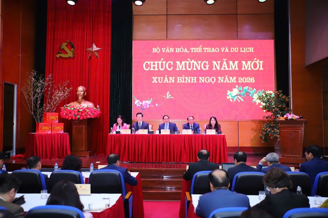 Thủ tướng làm việc với Bộ VHTTDL về các nhiệm vụ, giải pháp triển khai Nghị quyết Đại hội XIV của Đảng và Nghị quyết số 80 của Bộ Chính trị về phát triển văn hóa Việt Nam - Ảnh 1. Thủ tướng làm việc với Bộ VHTTDL về các nhiệm vụ, giải pháp triển khai Nghị quyết Đại hội XIV của Đảng và Nghị quyết số 80 của Bộ Chính trị về phát triển văn hóa Việt Nam - Ảnh 1.