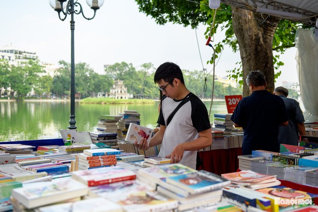 Tiếp tục phát huy hiệu quả các hoạt động phát triển văn hóa đọc qua Hội Sách Hà Nội lần thứ XI - Ảnh 1.