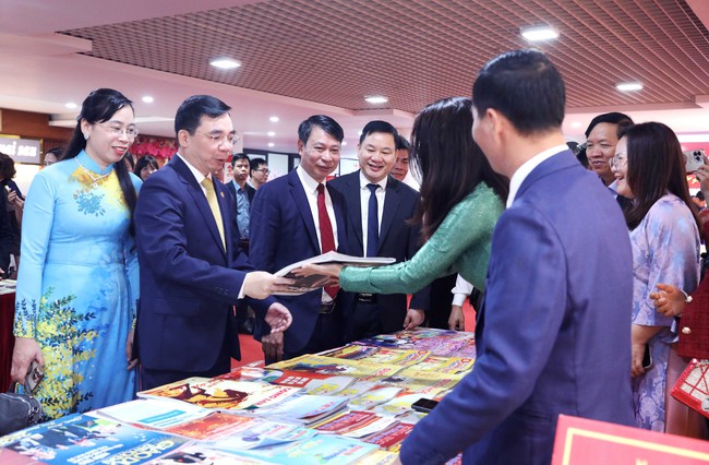 Phú Thọ khai mạc Hội báo Xuân 2026 - Ảnh 4.