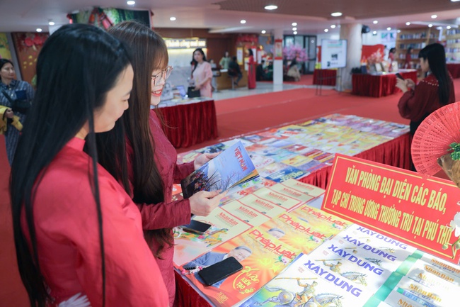 Phú Thọ khai mạc Hội báo Xuân 2026 - Ảnh 6.