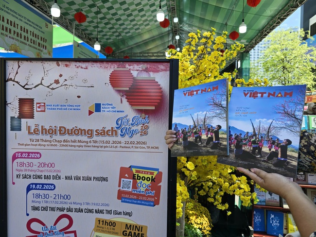 Các hoạt động Mừng Xuân tại TP.HCM thu hút hàng triệu lượt khách - Ảnh 2.