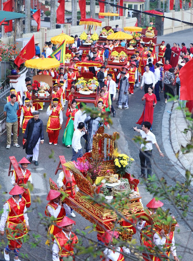 Phú , Độc đáo Lễ hội rước ông Khiu, bà Khiu ở Hy Cương  - Ảnh 1.