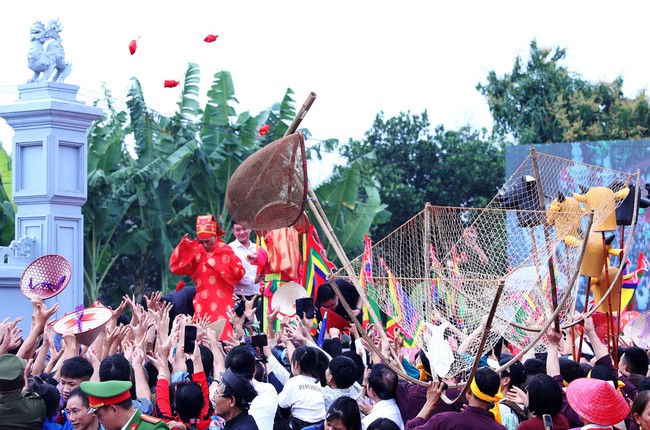 Phú , Độc đáo Lễ hội rước ông Khiu, bà Khiu ở Hy Cương  - Ảnh 8.