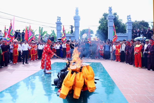 Phú , Độc đáo Lễ hội rước ông Khiu, bà Khiu ở Hy Cương  - Ảnh 11.