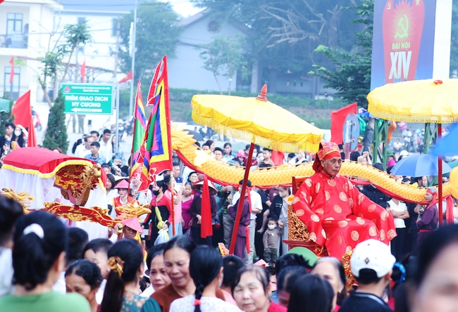 Phú , Độc đáo Lễ hội rước ông Khiu, bà Khiu ở Hy Cương  - Ảnh 3.