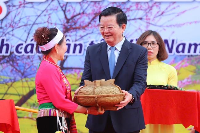 Ảnh: Rộn ràng ngày hội “Sắc Xuân trên mọi miền Tổ quốc” - Ảnh 4. Ảnh: Rộn ràng ngày hội “Sắc Xuân trên mọi miền Tổ quốc” - Ảnh 4.