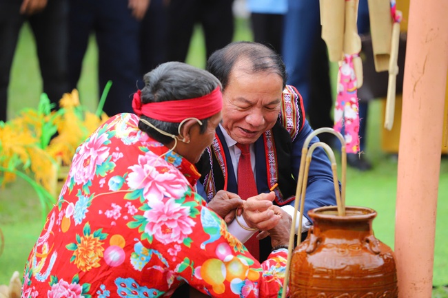 Ảnh: Rộn ràng ngày hội “Sắc Xuân trên mọi miền Tổ quốc” - Ảnh 8. Ảnh: Rộn ràng ngày hội “Sắc Xuân trên mọi miền Tổ quốc” - Ảnh 8.