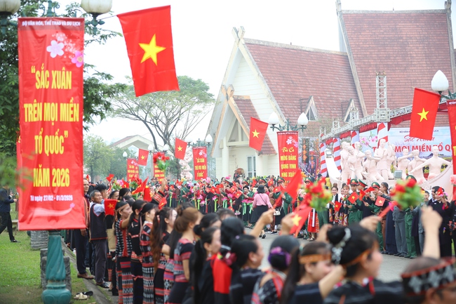 Ảnh: Đặc sắc Ngày hội “Sắc Xuân trên mọi miền Tổ quốc” - Ảnh 3. Ảnh: Đặc sắc Ngày hội “Sắc Xuân trên mọi miền Tổ quốc” - Ảnh 3.