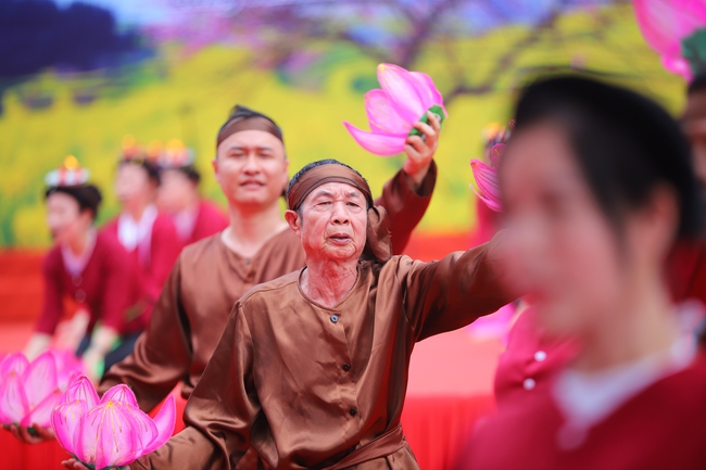 Khai mạc Ngày hội "Sắc xuân trên mọi miền Tổ quốc" năm 2026 - Ảnh 5. Khai mạc Ngày hội "Sắc xuân trên mọi miền Tổ quốc" năm 2026 - Ảnh 5.