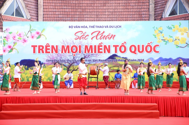 Khai mạc Ngày hội "Sắc xuân trên mọi miền Tổ quốc" năm 2026 - Ảnh 7. Khai mạc Ngày hội "Sắc xuân trên mọi miền Tổ quốc" năm 2026 - Ảnh 7.