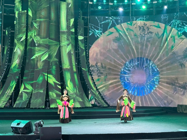 Nhiều chương trình nghệ thuật, trải nghiệm đặc sắc diễn ra đặc sắc tại Hội chợ Mùa Xuân 2026 - Ảnh 1.