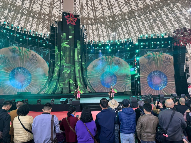 Nhiều chương trình nghệ thuật, trải nghiệm đặc sắc diễn ra đặc sắc tại Hội chợ Mùa Xuân 2026 - Ảnh 2.