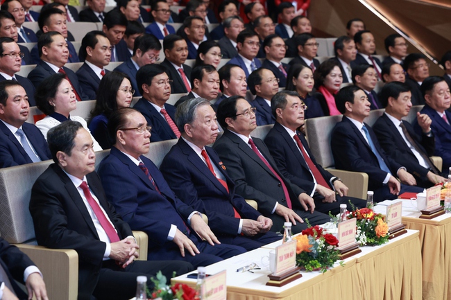 Lễ tuyên dương Bí thư Chi bộ xuất sắc và trao Giải Búa liềm Vàng lần thứ X - Ảnh 1.