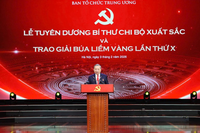 Lễ tuyên dương Bí thư Chi bộ xuất sắc và trao Giải Búa liềm Vàng lần thứ X - Ảnh 2.