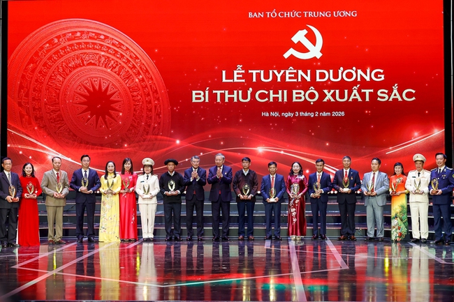 Lễ tuyên dương Bí thư Chi bộ xuất sắc và trao Giải Búa liềm Vàng lần thứ X - Ảnh 5.