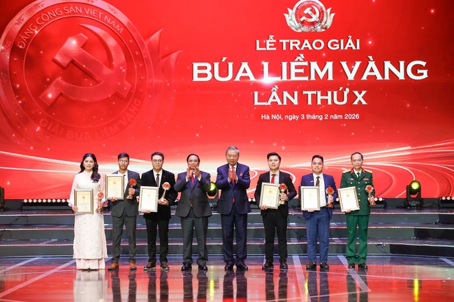 Lễ tuyên dương Bí thư Chi bộ xuất sắc và trao Giải Búa liềm Vàng lần thứ X - Ảnh 3.