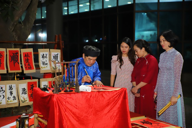 Khai mạc Hội Xuân Bính Ngọ 2026: Tôn vinh bản sắc Việt và gắn kết tình hữu nghị quốc tế - Ảnh 6.