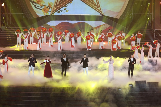 Bản hòa ca mùa xuân tại chương trình nghệ thuật chính luận đặc biệt "Đường Xuân đất Việt 2026 - Hội tụ" - Ảnh 5.