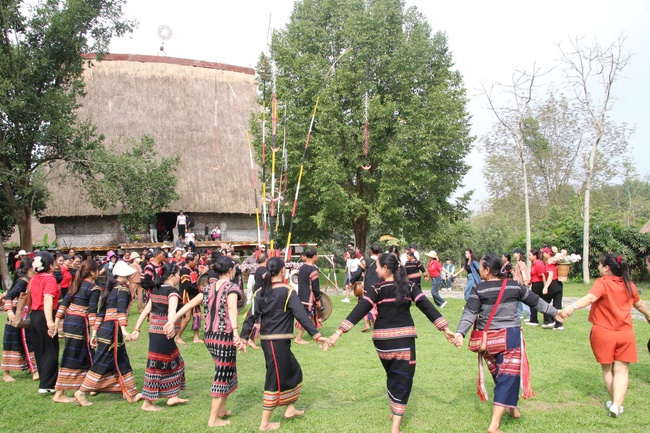 Tái hiện Lễ cúng sức khỏe của đồng bào Gia Rai tỉnh Đắk Lắk - Ảnh 7. Tái hiện Lễ cúng sức khỏe của đồng bào Gia Rai tỉnh Đắk Lắk - Ảnh 7.