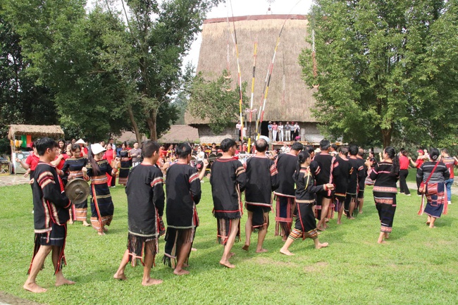 Tái hiện Lễ cúng sức khỏe của đồng bào Gia Rai tỉnh Đắk Lắk - Ảnh 6. Tái hiện Lễ cúng sức khỏe của đồng bào Gia Rai tỉnh Đắk Lắk - Ảnh 6.
