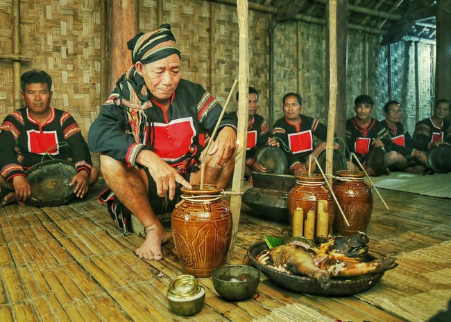 Tái hiện Lễ cúng sức khỏe của đồng bào Gia Rai tỉnh Đắk Lắk - Ảnh 3. Tái hiện Lễ cúng sức khỏe của đồng bào Gia Rai tỉnh Đắk Lắk - Ảnh 3.