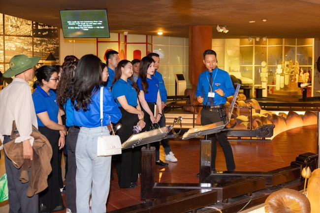 Thanh niên Bộ VHTTDL tổ chức chuỗi hoạt động kỷ niệm 95 năm Ngày thành lập Đoàn TNCS Hồ Chí Minh và Chương trình “Đưa đoàn viên đến địa điểm văn hóa” - Ảnh 1.