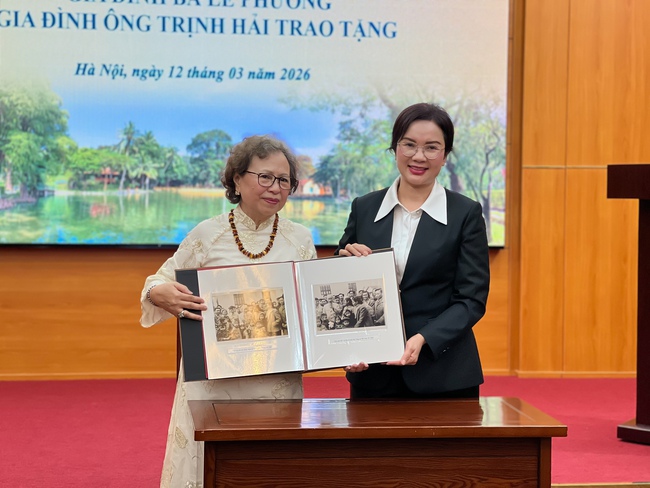 Tiếp nhận nhiều ảnh tư liệu quý về Chủ tịch Hồ Chí Minh - Ảnh 3.