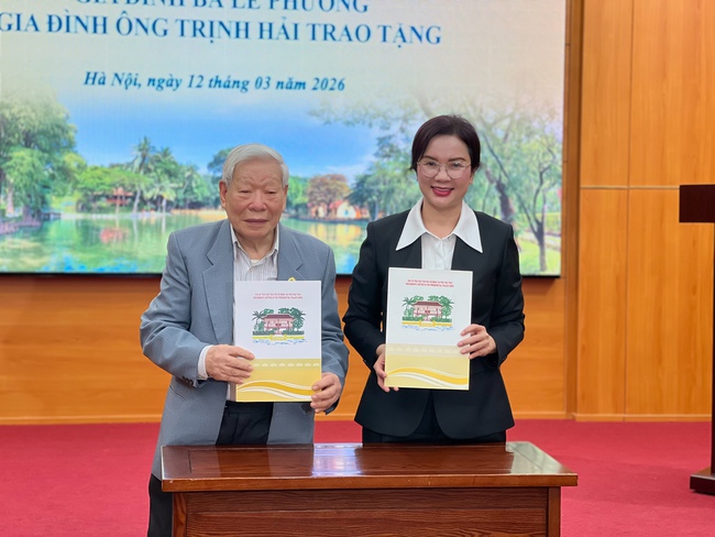 Tiếp nhận nhiều ảnh tư liệu quý về Chủ tịch Hồ Chí Minh - Ảnh 4.