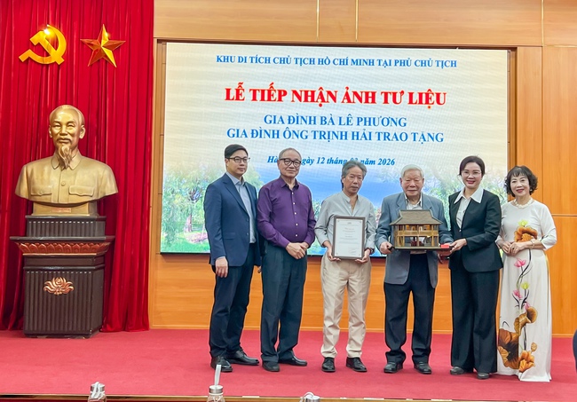 Tiếp nhận nhiều ảnh tư liệu quý về Chủ tịch Hồ Chí Minh - Ảnh 7.