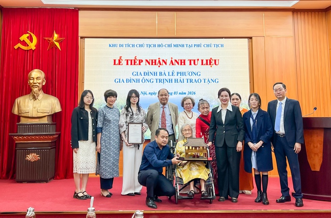 Tiếp nhận nhiều ảnh tư liệu quý về Chủ tịch Hồ Chí Minh - Ảnh 6.