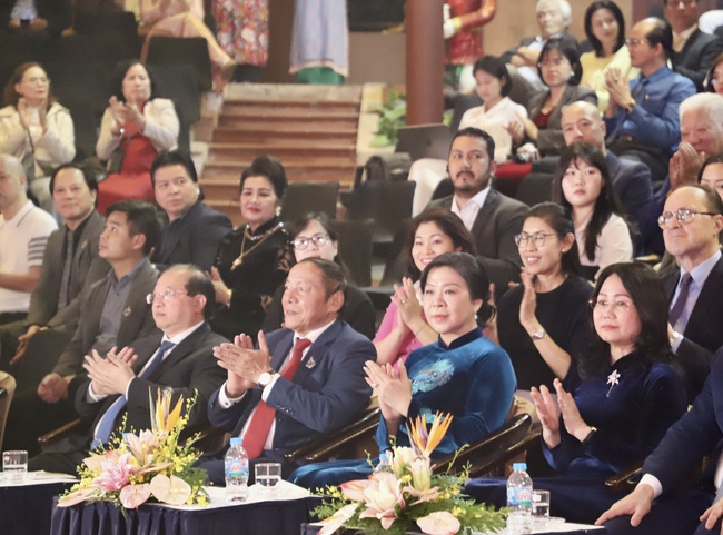 Nhà hát Múa rối Việt Nam kỷ niệm 70 năm thành lập và đón nhận Huân chương Lao động Hạng Ba  - Ảnh 1.