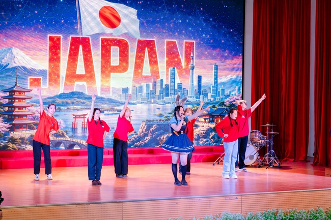 Hàng người bạn trẻ tham gia International Culture Day 2026 - Ảnh 4.