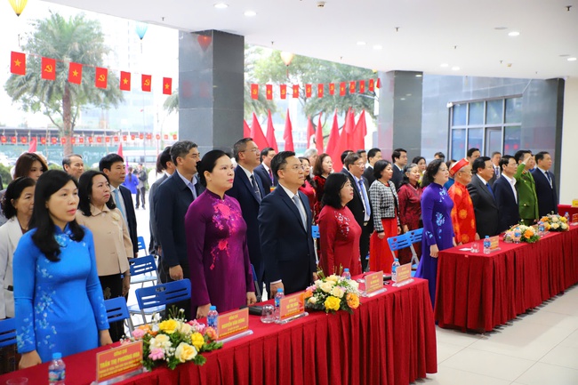 Bộ trưởng Nguyễn Văn Hùng bỏ phiếu bầu cử tại Khu vực số 7, phường Xuân Đỉnh, Hà Nội - Ảnh 1. Bộ trưởng Nguyễn Văn Hùng bỏ phiếu bầu cử tại Khu vực số 7, phường Xuân Đỉnh, Hà Nội - Ảnh 1.