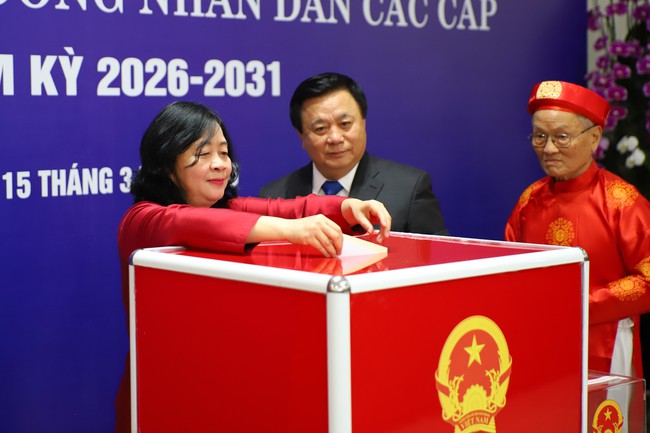 [Ảnh] Không khí bầu cử tại khu vực bỏ phiếu số 7, phường Xuân Đỉnh, thành phố Hà Nội - Ảnh 8.