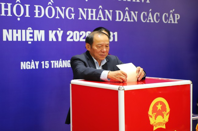 [Ảnh] Không khí bầu cử tại khu vực bỏ phiếu số 7, phường Xuân Đỉnh, thành phố Hà Nội - Ảnh 9.