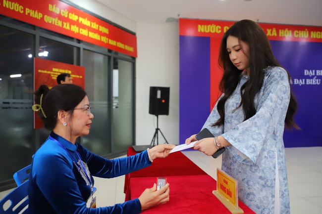 [Ảnh] Không khí bầu cử tại khu vực bỏ phiếu số 7, phường Xuân Đỉnh, thành phố Hà Nội - Ảnh 11.