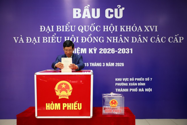 [Ảnh] Không khí bầu cử tại khu vực bỏ phiếu số 7, phường Xuân Đỉnh, thành phố Hà Nội - Ảnh 10.