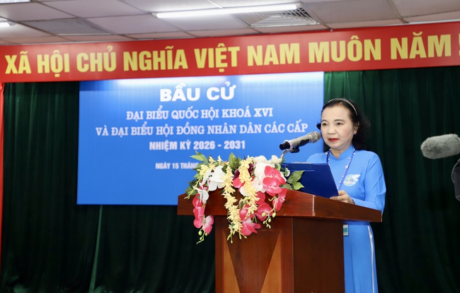 Thứ trưởng Thường trực Lâm Thị Phương Thanh bỏ phiếu bầu cử tại Khu vực số 16, phường Yên Hòa, Hà Nội - Ảnh 9. Thứ trưởng Thường trực Lâm Thị Phương Thanh bỏ phiếu bầu cử tại Khu vực số 16, phường Yên Hòa, Hà Nội - Ảnh 9.