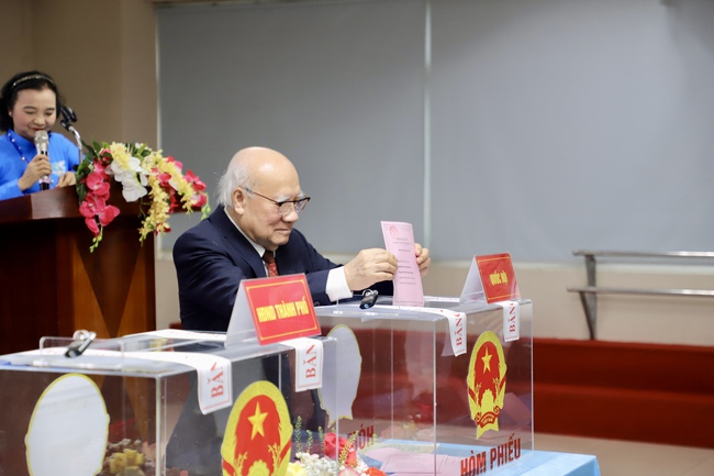 Thứ trưởng Thường trực Lâm Thị Phương Thanh bỏ phiếu bầu cử tại Khu vực số 16, phường Yên Hòa, Hà Nội - Ảnh 15. Thứ trưởng Thường trực Lâm Thị Phương Thanh bỏ phiếu bầu cử tại Khu vực số 16, phường Yên Hòa, Hà Nội - Ảnh 15.