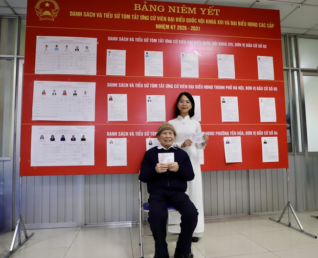 Thứ trưởng Thường trực Lâm Thị Phương Thanh bỏ phiếu bầu cử tại Khu vực số 16, phường Yên Hòa, Hà Nội - Ảnh 20. Thứ trưởng Thường trực Lâm Thị Phương Thanh bỏ phiếu bầu cử tại Khu vực số 16, phường Yên Hòa, Hà Nội - Ảnh 20.