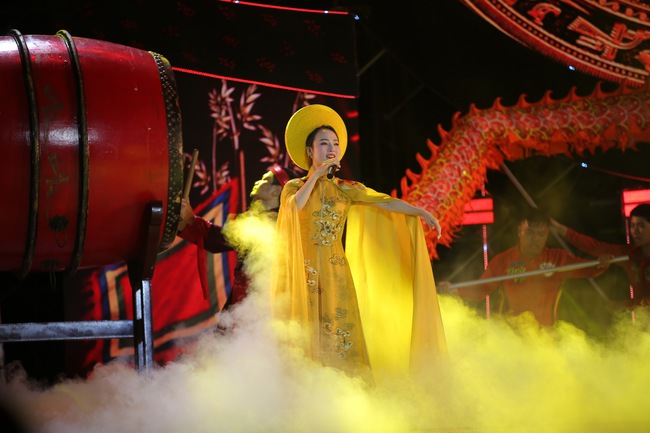 TP.HCM: Rực rỡ đêm hội Nguyên Tiêu - Mừng xuân Bính Ngọ 2026 - Ảnh 12. TP.HCM: Rực rỡ đêm hội Nguyên Tiêu - Mừng xuân Bính Ngọ 2026 - Ảnh 12.