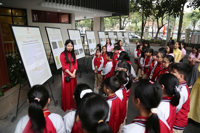 Không gian giới thiệu di sản tư liệu thế giới của Việt Nam và tài liệu lưu trữ quốc gia tiêu biểu: Từ tinh thần Nghị quyết 80 đến hành động thực tiễn - Ảnh 4.