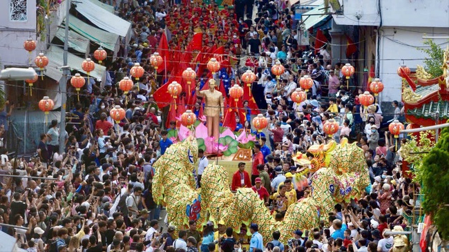 TP.HCM: Rực rỡ đêm hội Nguyên Tiêu - Mừng xuân Bính Ngọ 2026 - Ảnh 8. TP.HCM: Rực rỡ đêm hội Nguyên Tiêu - Mừng xuân Bính Ngọ 2026 - Ảnh 8.