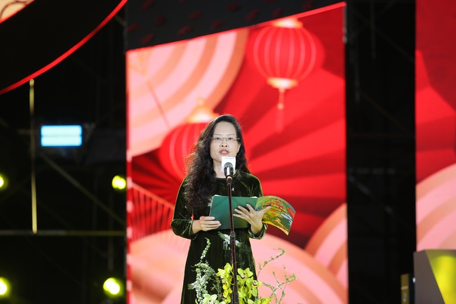 TP.HCM: Rực rỡ đêm hội Nguyên Tiêu - Mừng xuân Bính Ngọ 2026 - Ảnh 4. TP.HCM: Rực rỡ đêm hội Nguyên Tiêu - Mừng xuân Bính Ngọ 2026 - Ảnh 4.