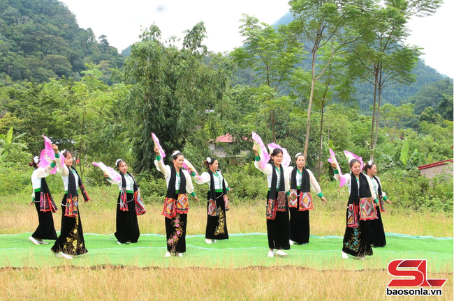 Sơn La: Triển khai thực hiện có hiệu quả các chỉ tiêu, mục tiêu của Phong trào "Toàn dân đoàn kết xây dựng đời sống văn hóa" - Ảnh 1. Sơn La: Triển khai thực hiện có hiệu quả các chỉ tiêu, mục tiêu của Phong trào "Toàn dân đoàn kết xây dựng đời sống văn hóa" - Ảnh 1.