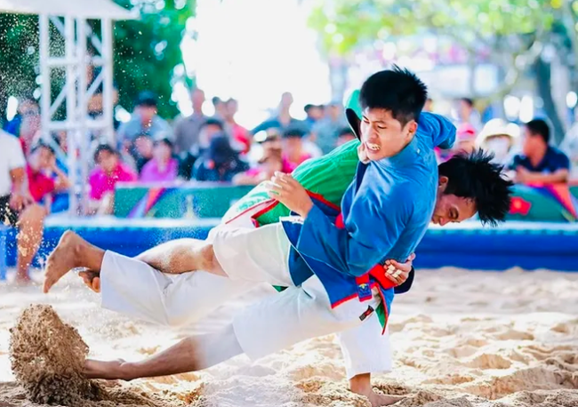 Hơn 100 võ sĩ tranh tài giải kurash bãi biển quốc gia 2026 - Ảnh 1. Hơn 100 võ sĩ tranh tài giải kurash bãi biển quốc gia 2026 - Ảnh 1.