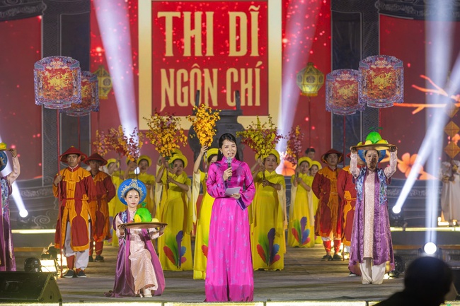 Tôn vinh di sản thi ca của các hoàng đế triều Nguyễn - Ảnh 1. Tôn vinh di sản thi ca của các hoàng đế triều Nguyễn - Ảnh 1.